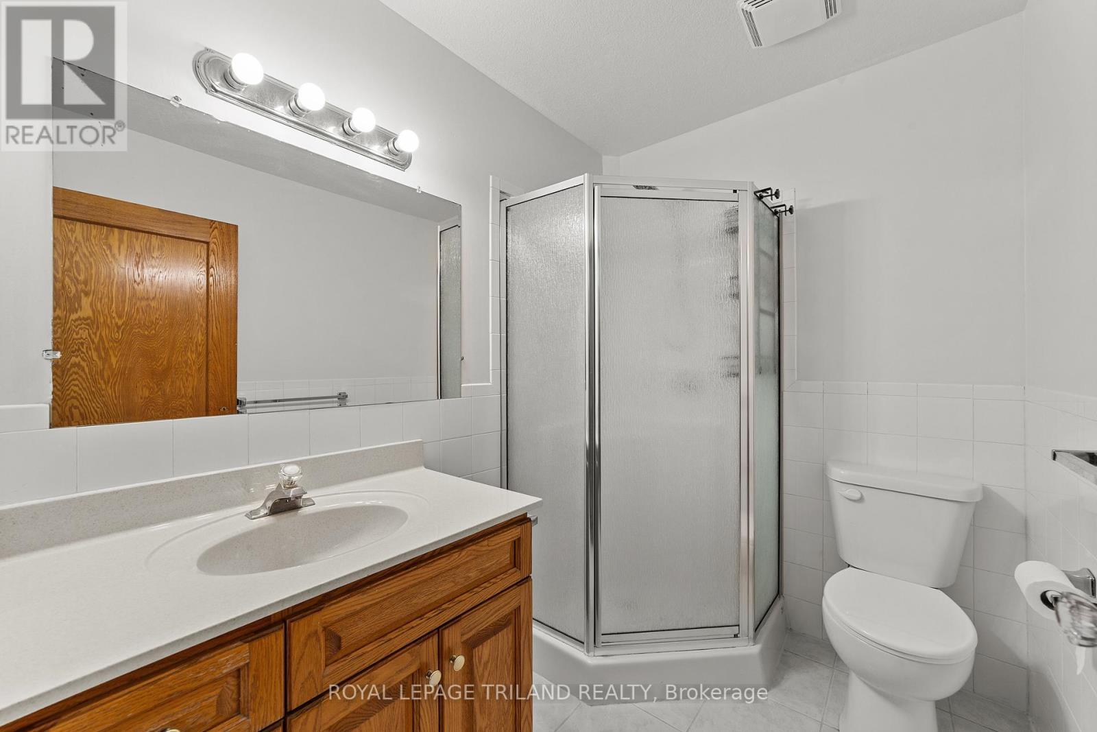 












22164 DUNDONALD ROAD

,
Southwest Middlesex,







Ontario
N0L1M0

