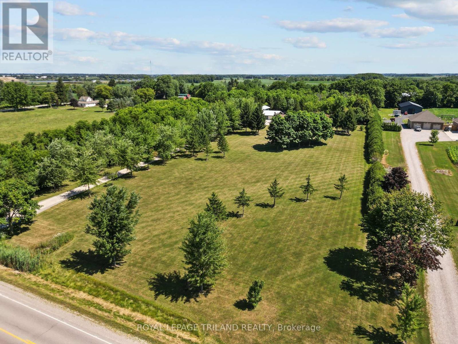 












22164 DUNDONALD ROAD

,
Southwest Middlesex,







Ontario
N0L1M0

