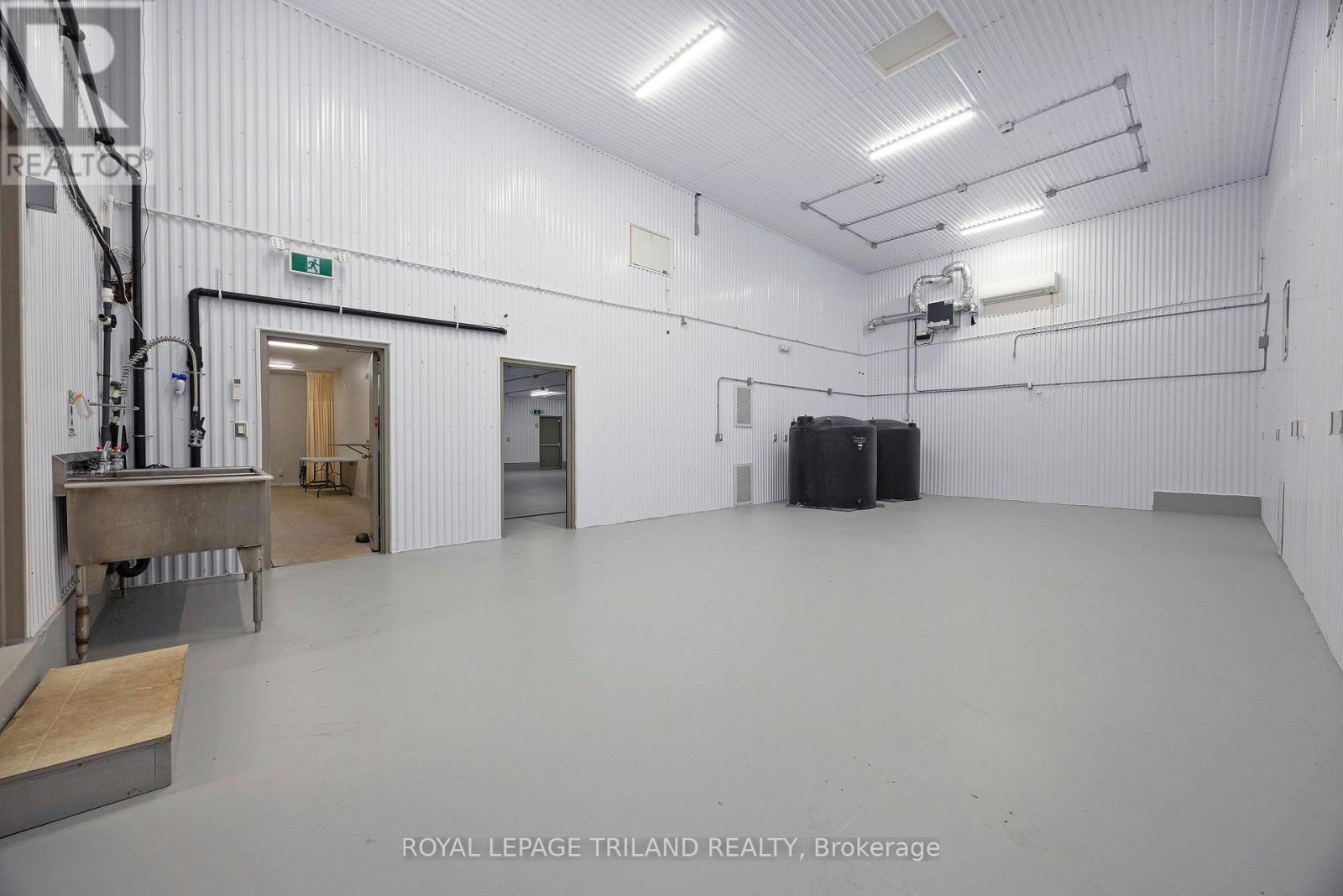 












22164 DUNDONALD ROAD

,
Southwest Middlesex,







Ontario
N0L1M0

