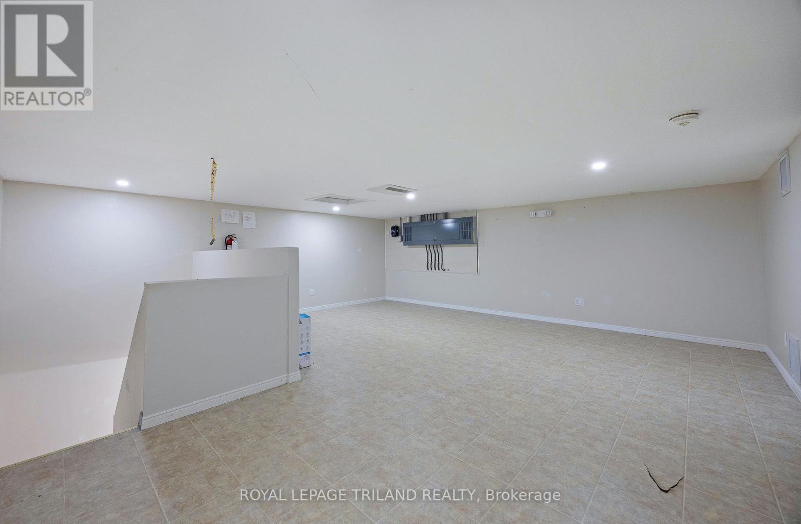 












22164 DUNDONALD ROAD

,
Southwest Middlesex,







Ontario
N0L1M0

