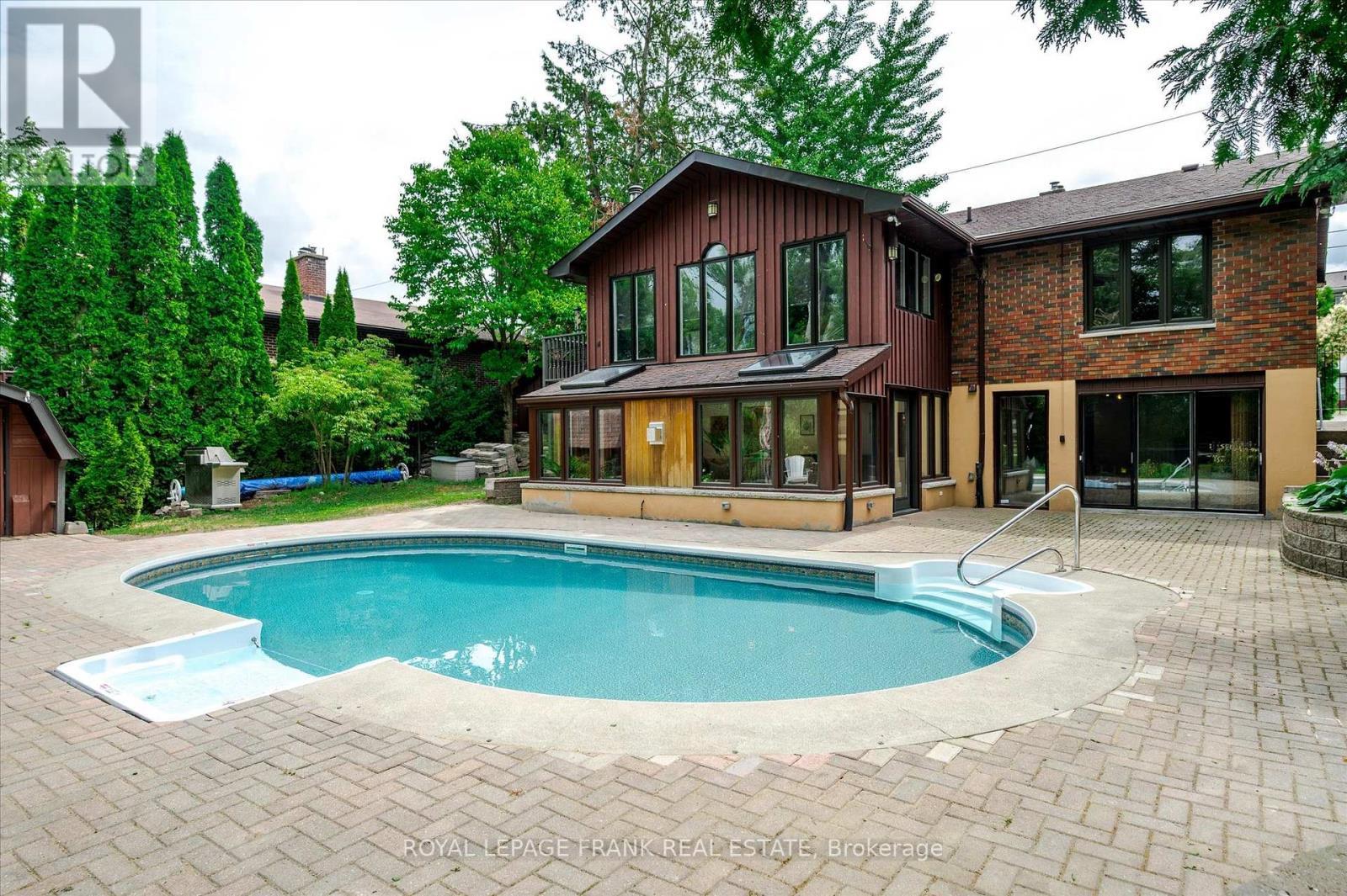 












256 SHERIN AVENUE

,
Peterborough South (East),




Ontario
K9J1B6

