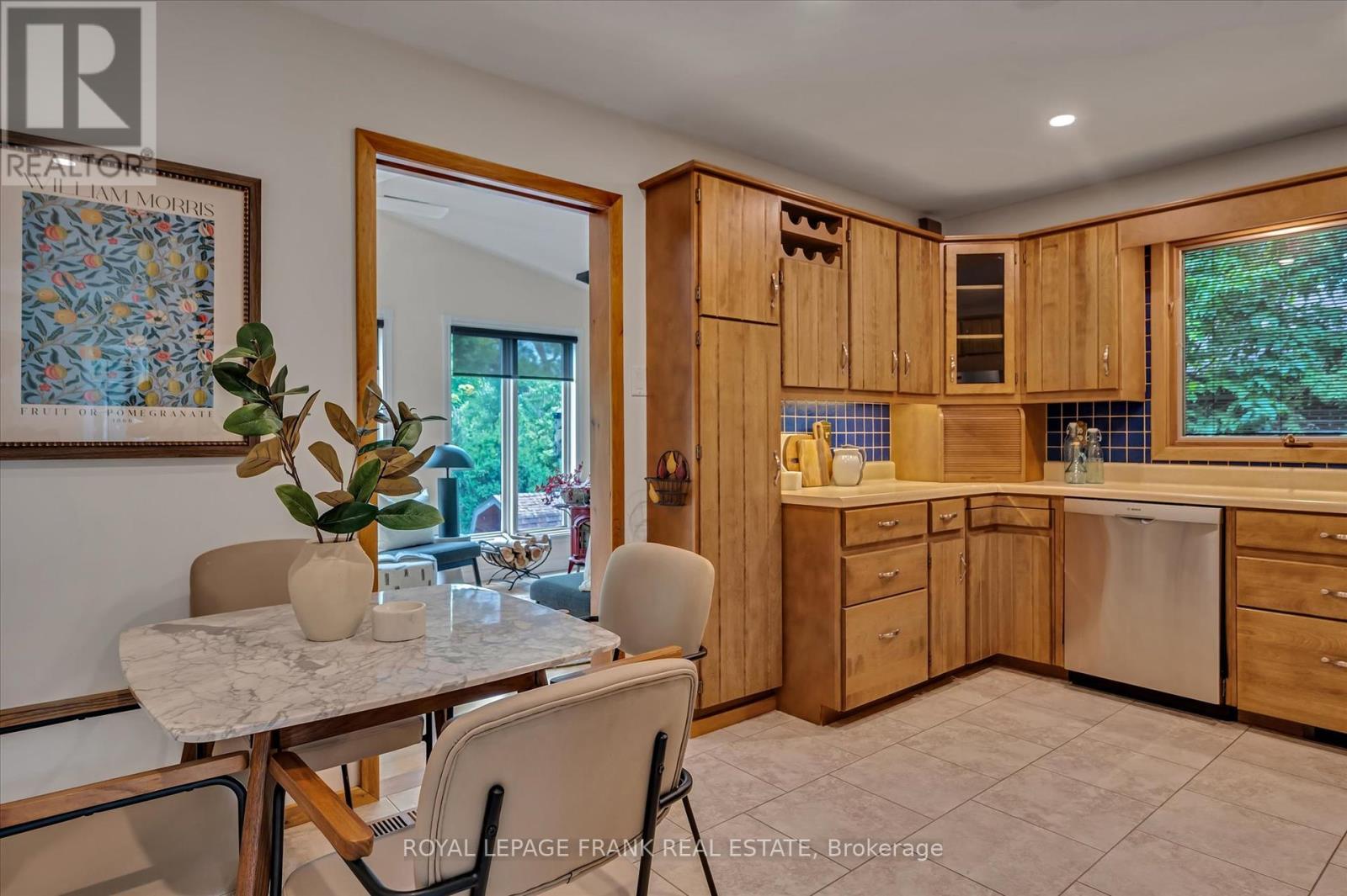 












256 SHERIN AVENUE

,
Peterborough South (East),




Ontario
K9J1B6

