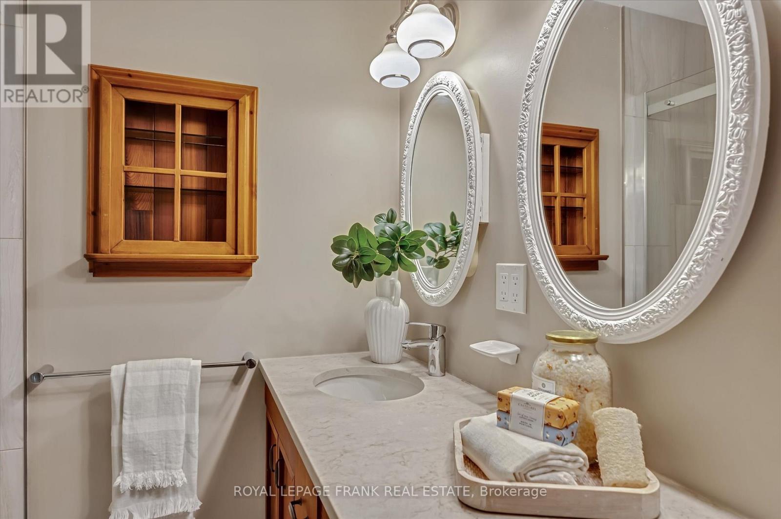 












256 SHERIN AVENUE

,
Peterborough South (East),




Ontario
K9J1B6

