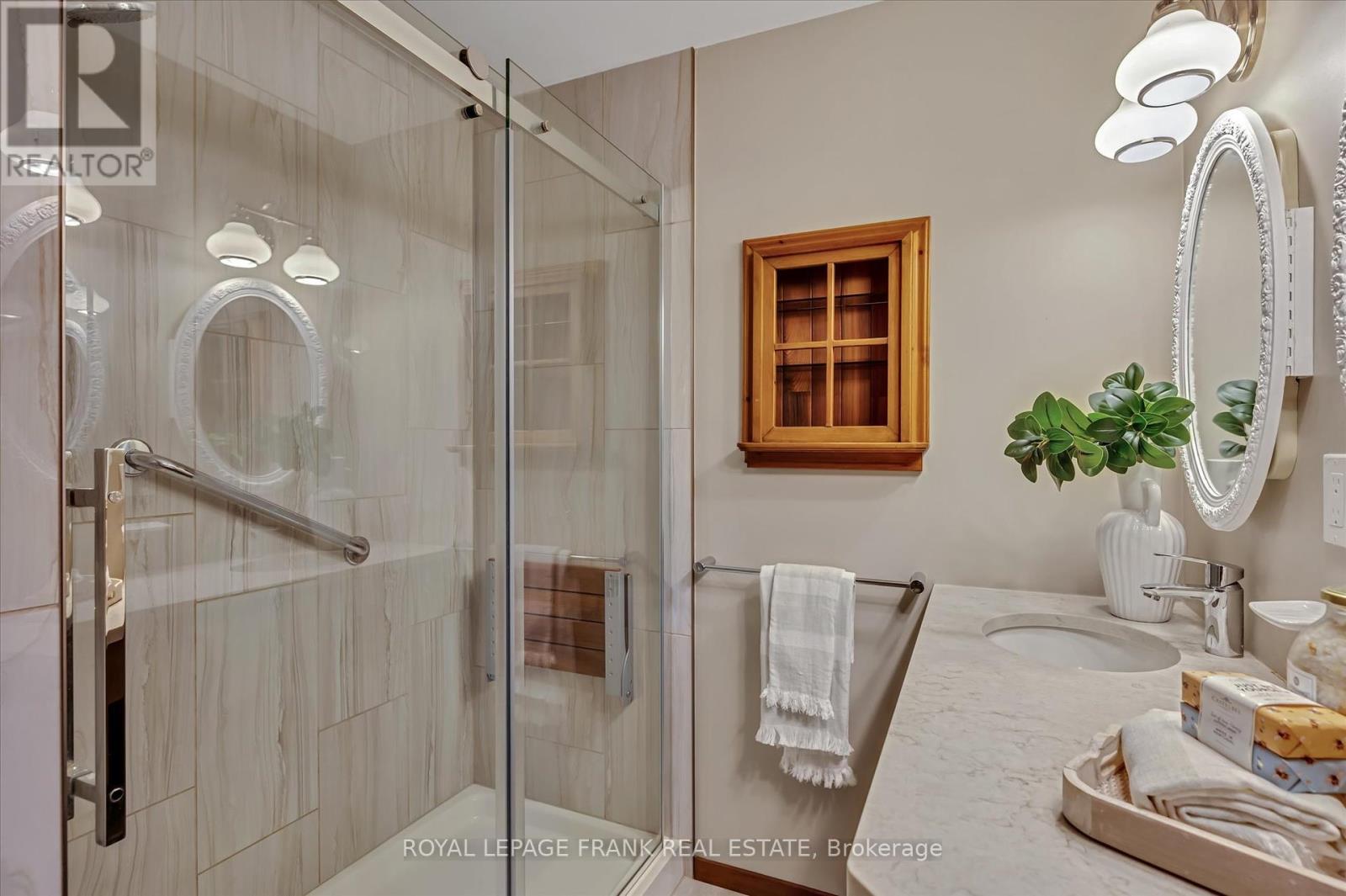












256 SHERIN AVENUE

,
Peterborough South (East),




Ontario
K9J1B6

