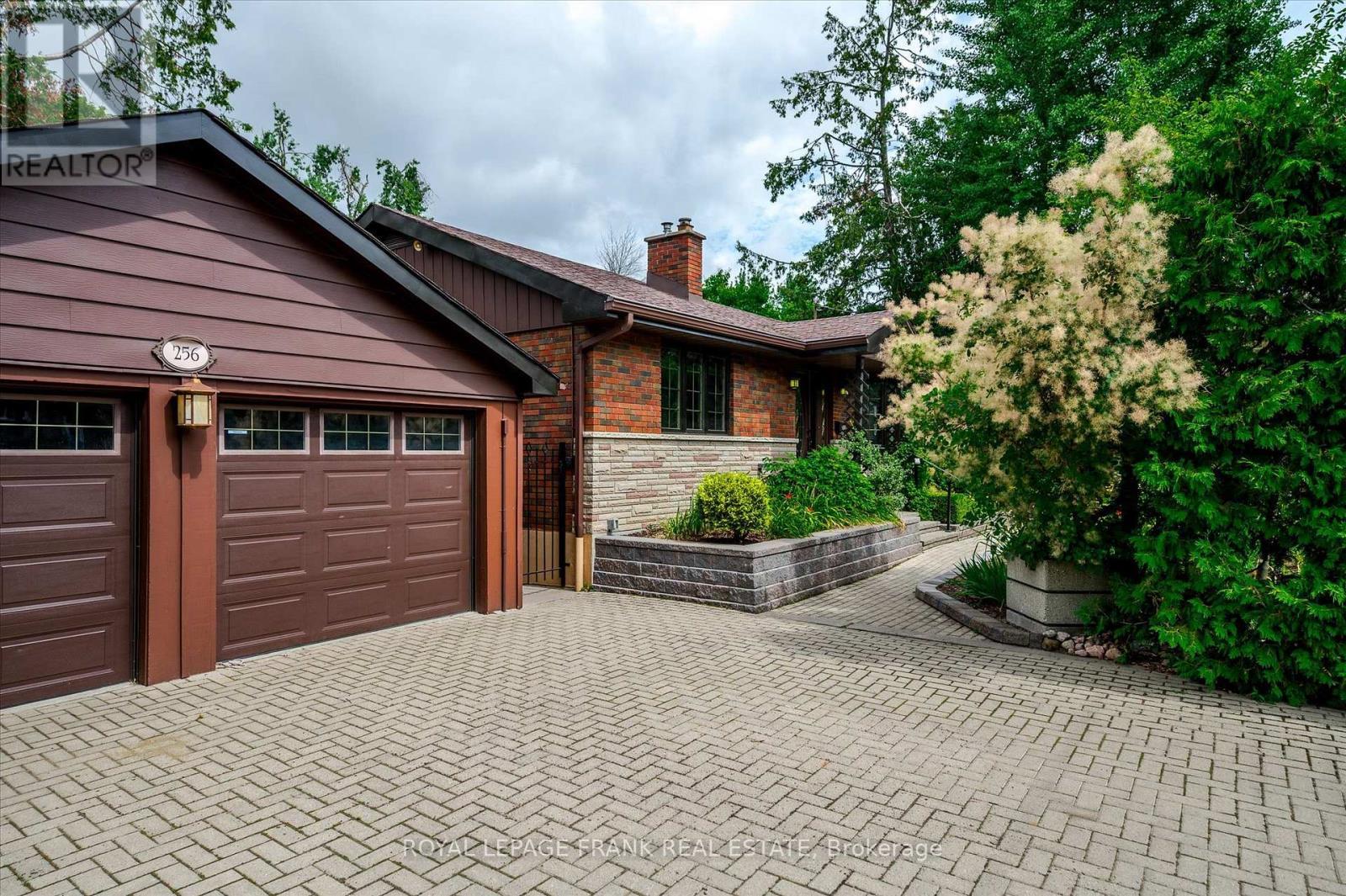 












256 SHERIN AVENUE

,
Peterborough South (East),




Ontario
K9J1B6

