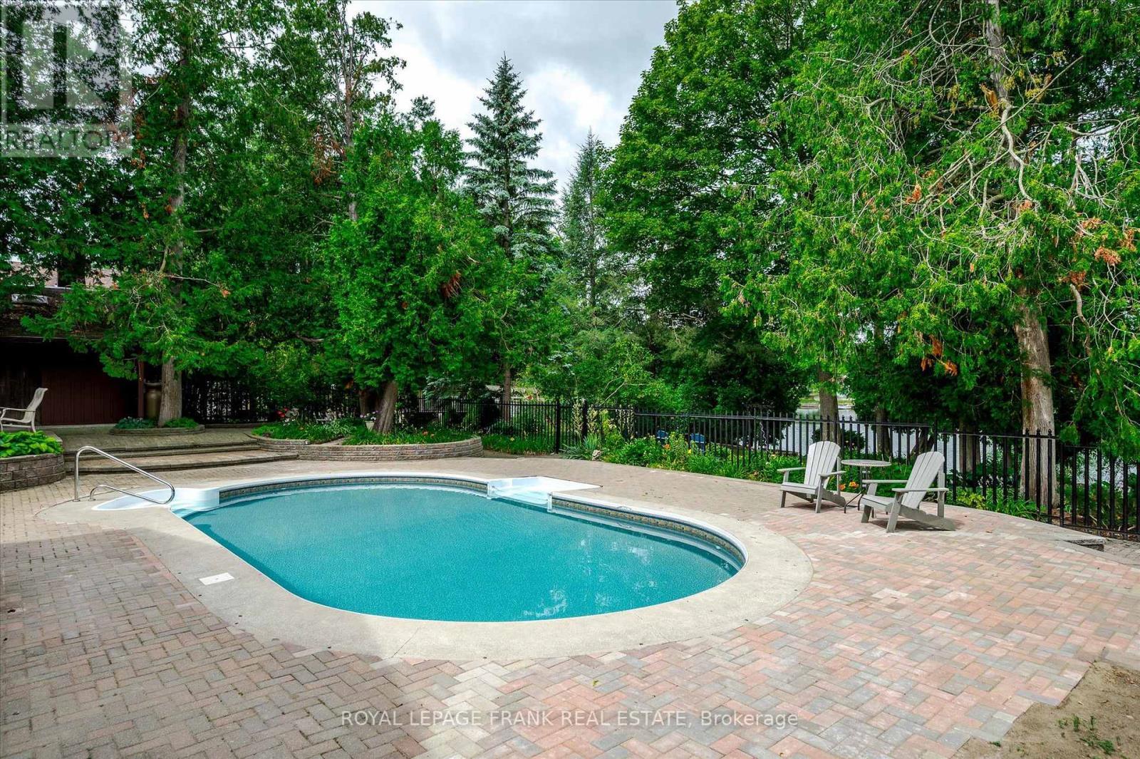 












256 SHERIN AVENUE

,
Peterborough South (East),




Ontario
K9J1B6

