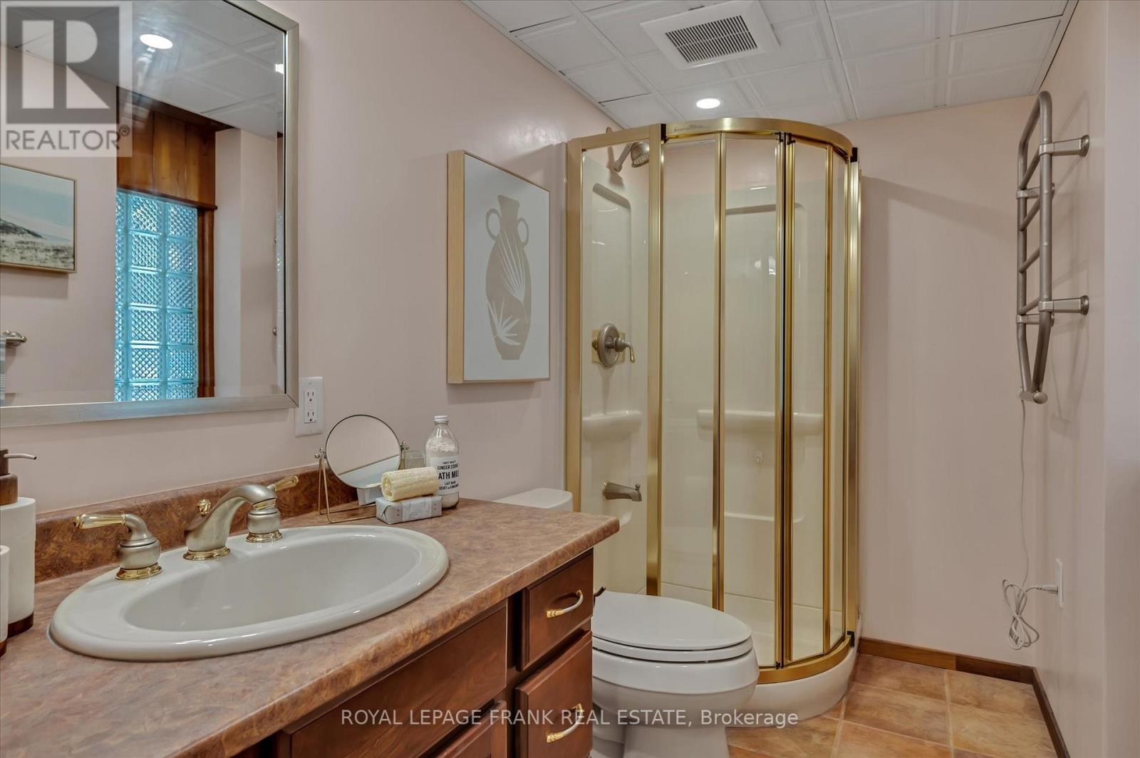 












256 SHERIN AVENUE

,
Peterborough South (East),




Ontario
K9J1B6

