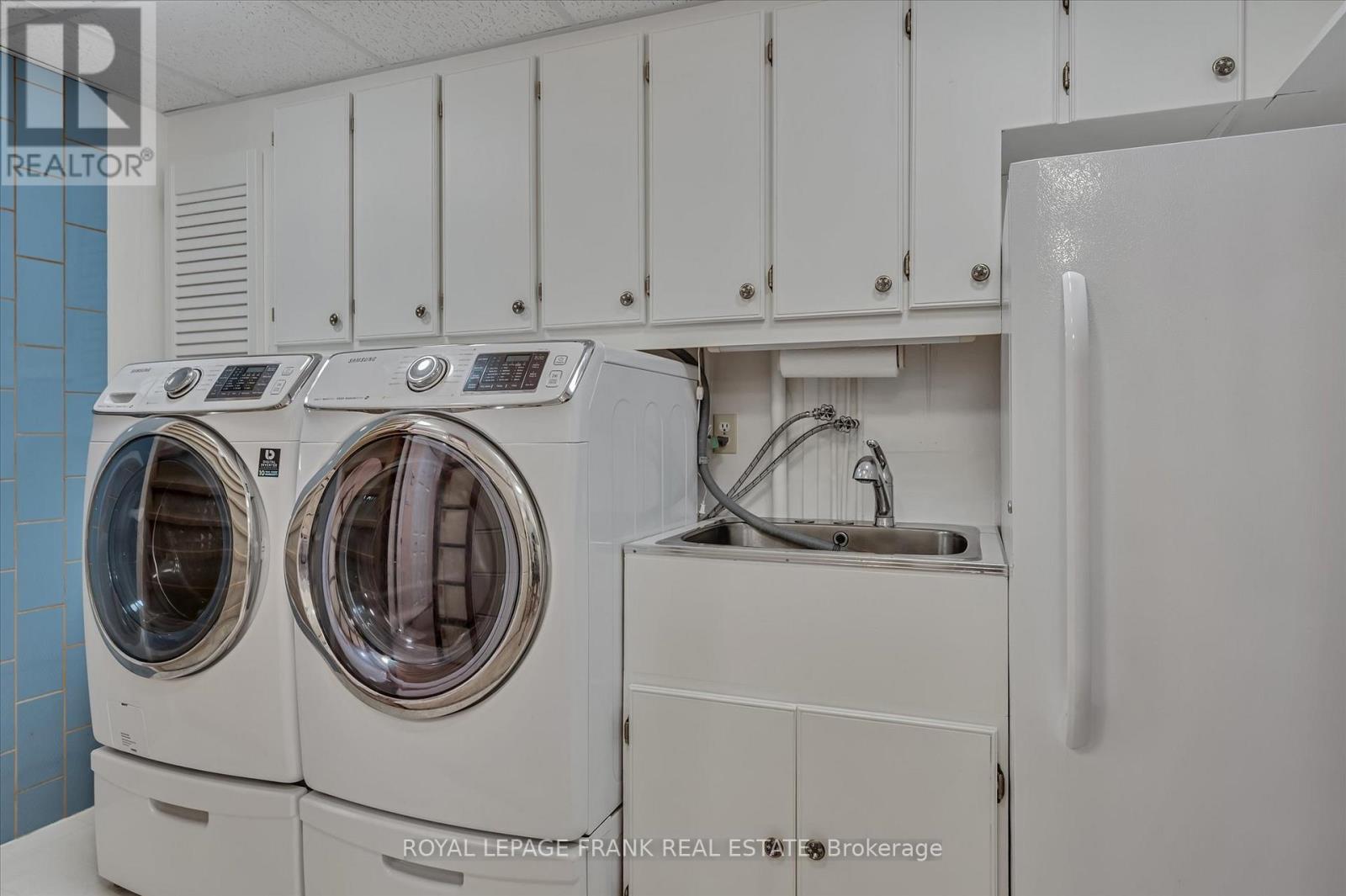 












256 SHERIN AVENUE

,
Peterborough South (East),




Ontario
K9J1B6

