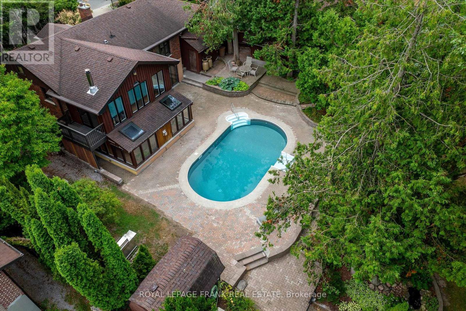 












256 SHERIN AVENUE

,
Peterborough South (East),




Ontario
K9J1B6

