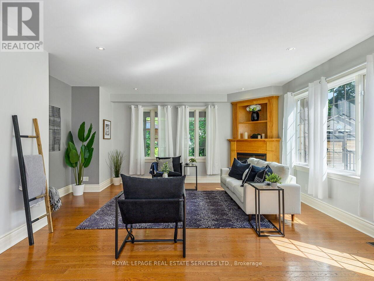 












37 MAYDOLPH ROAD

,
Toronto,




Ontario
M9B1V9

