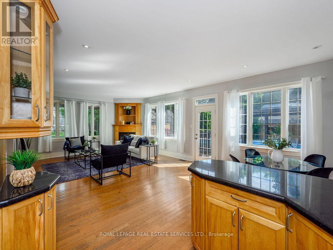 












37 MAYDOLPH ROAD

,
Toronto,




Ontario
M9B1V9

