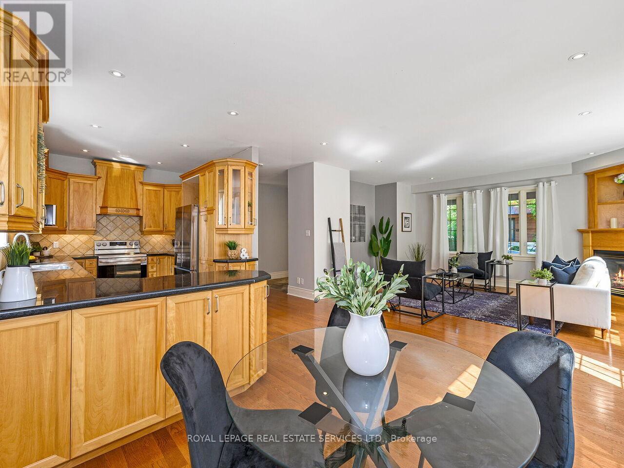 












37 MAYDOLPH ROAD

,
Toronto,




Ontario
M9B1V9

