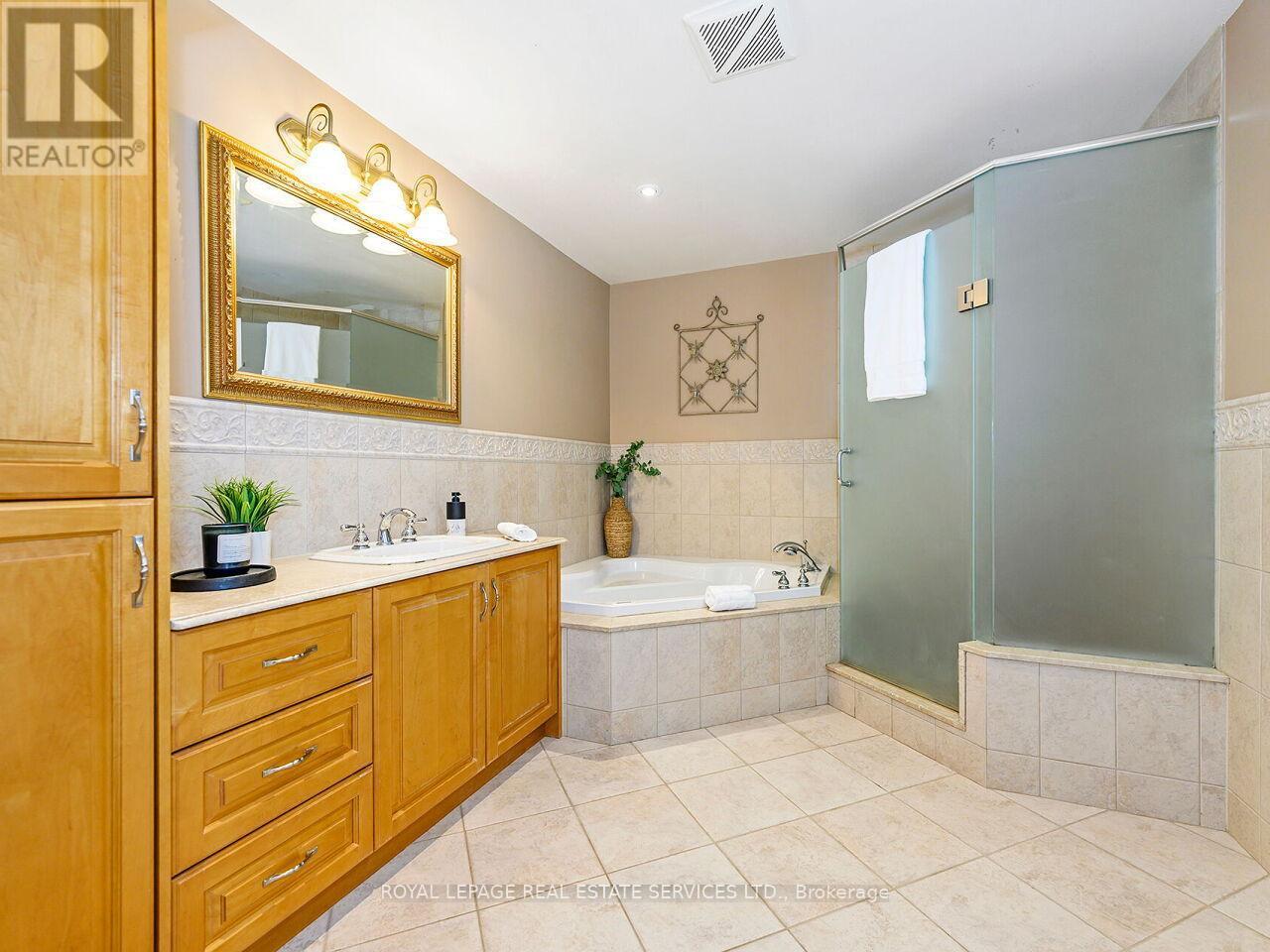 












37 MAYDOLPH ROAD

,
Toronto,




Ontario
M9B1V9

