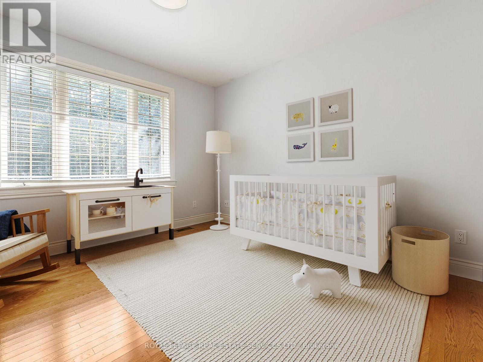 












37 MAYDOLPH ROAD

,
Toronto,




Ontario
M9B1V9

