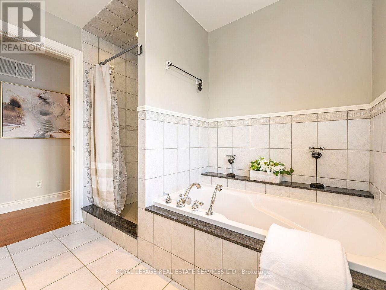 












37 MAYDOLPH ROAD

,
Toronto,




Ontario
M9B1V9

