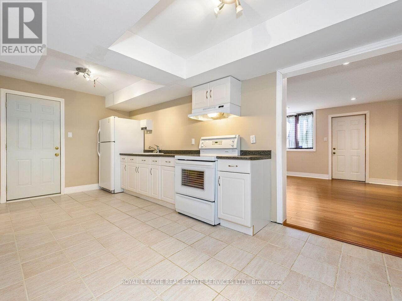 












37 MAYDOLPH ROAD

,
Toronto,




Ontario
M9B1V9

