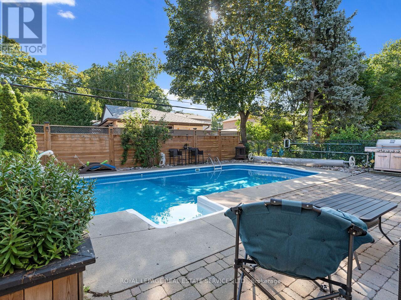 












37 MAYDOLPH ROAD

,
Toronto,




Ontario
M9B1V9

