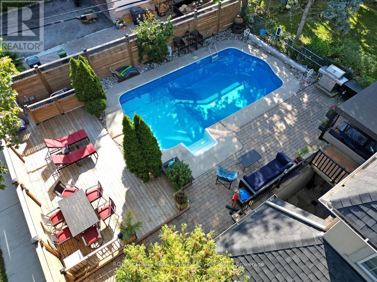 












37 MAYDOLPH ROAD

,
Toronto,




Ontario
M9B1V9

