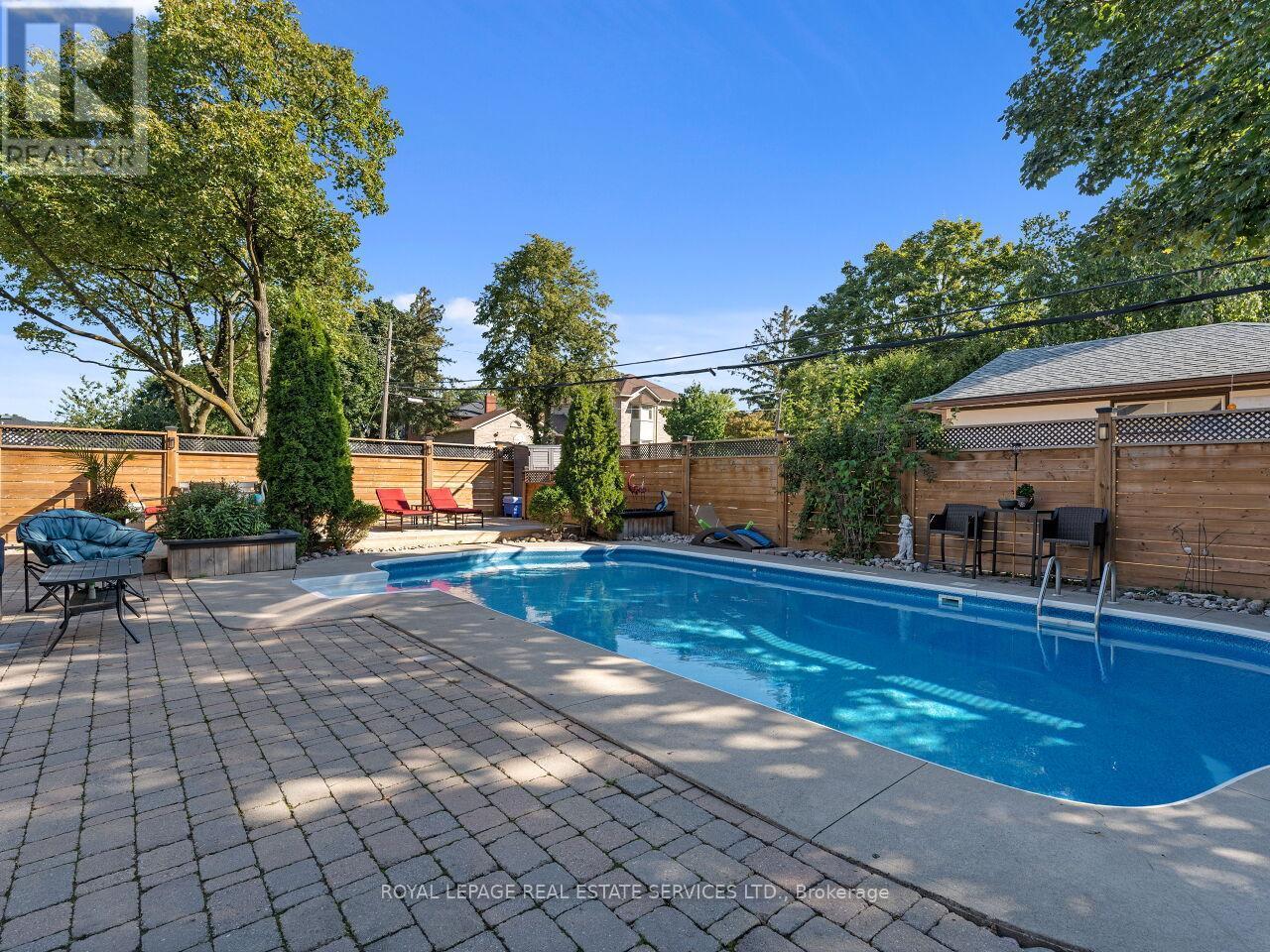 












37 MAYDOLPH ROAD

,
Toronto,




Ontario
M9B1V9

