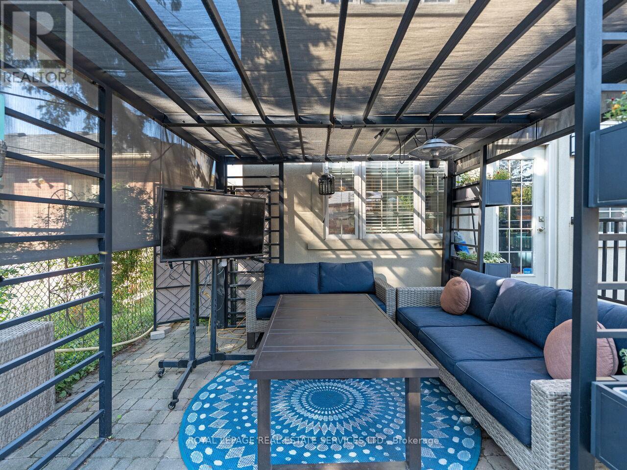 












37 MAYDOLPH ROAD

,
Toronto,




Ontario
M9B1V9

