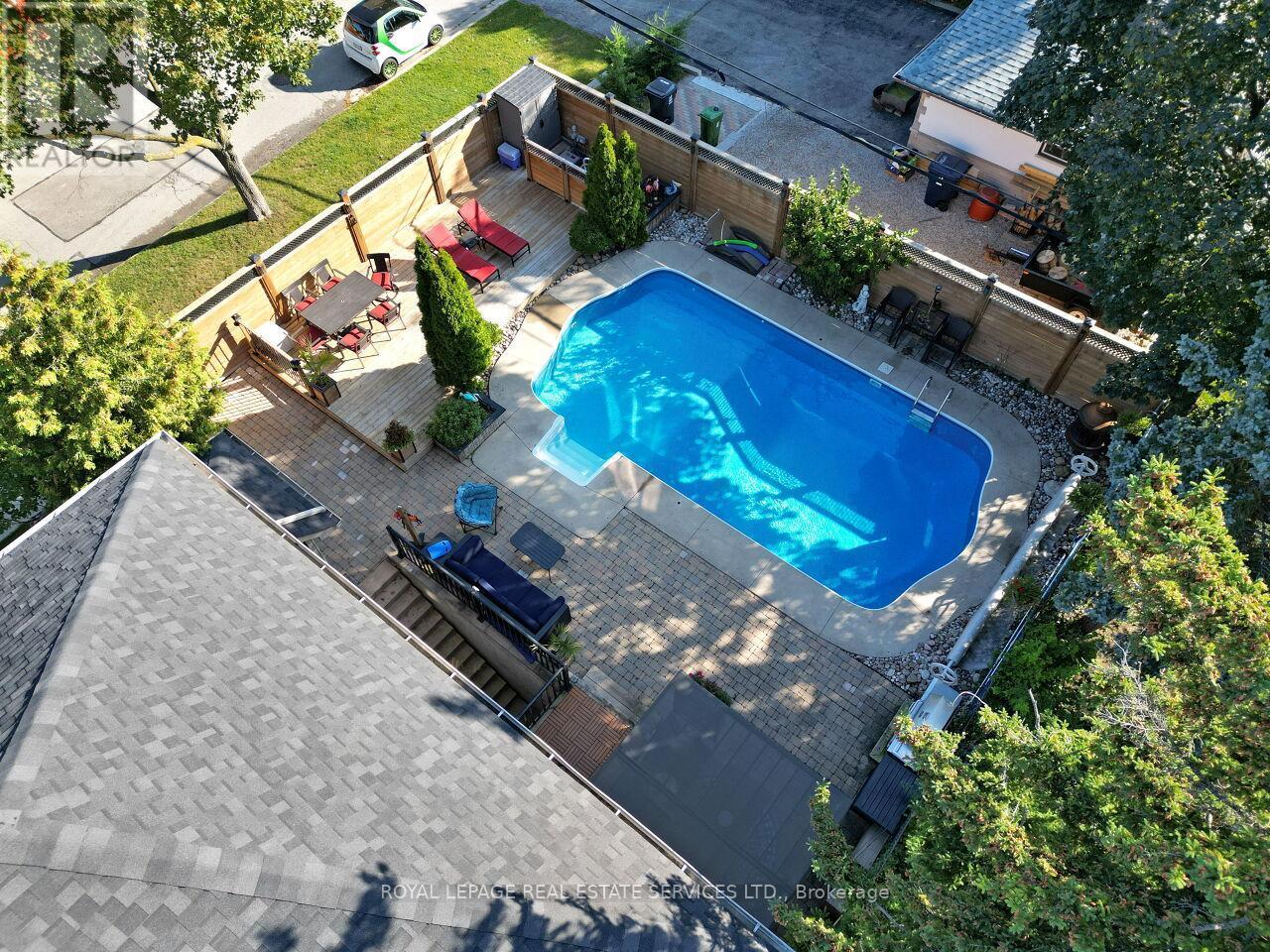 












37 MAYDOLPH ROAD

,
Toronto,




Ontario
M9B1V9

