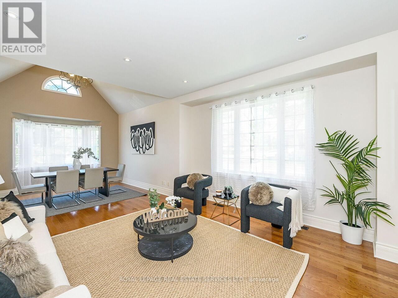 












37 MAYDOLPH ROAD

,
Toronto,




Ontario
M9B1V9

