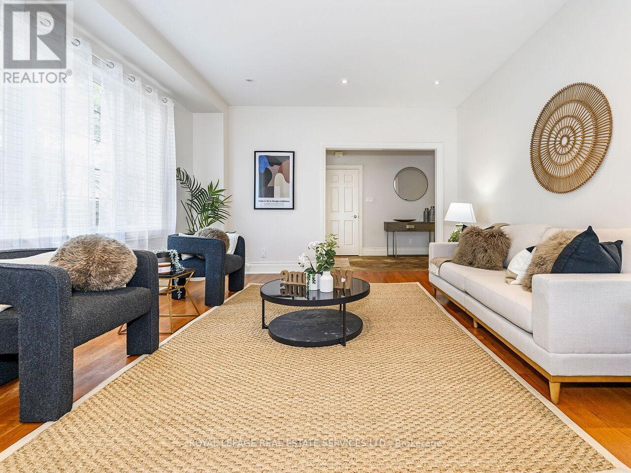 












37 MAYDOLPH ROAD

,
Toronto,




Ontario
M9B1V9

