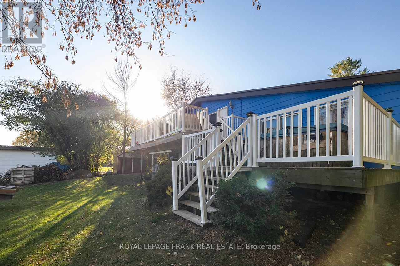 












121 BALL POINT ROAD

,
Kawartha Lakes (Little Britain),




Ontario
K0M2C0

