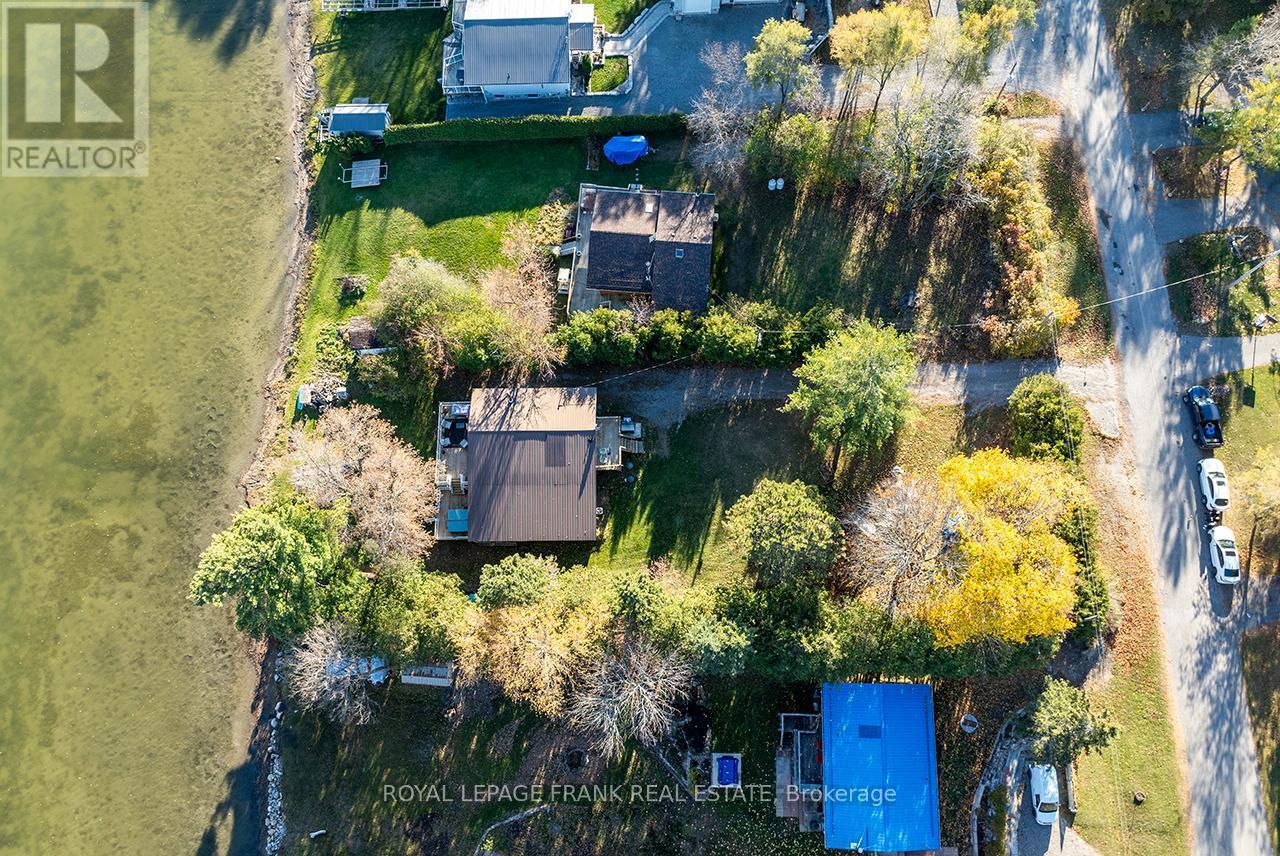 












121 BALL POINT ROAD

,
Kawartha Lakes (Little Britain),




Ontario
K0M2C0

