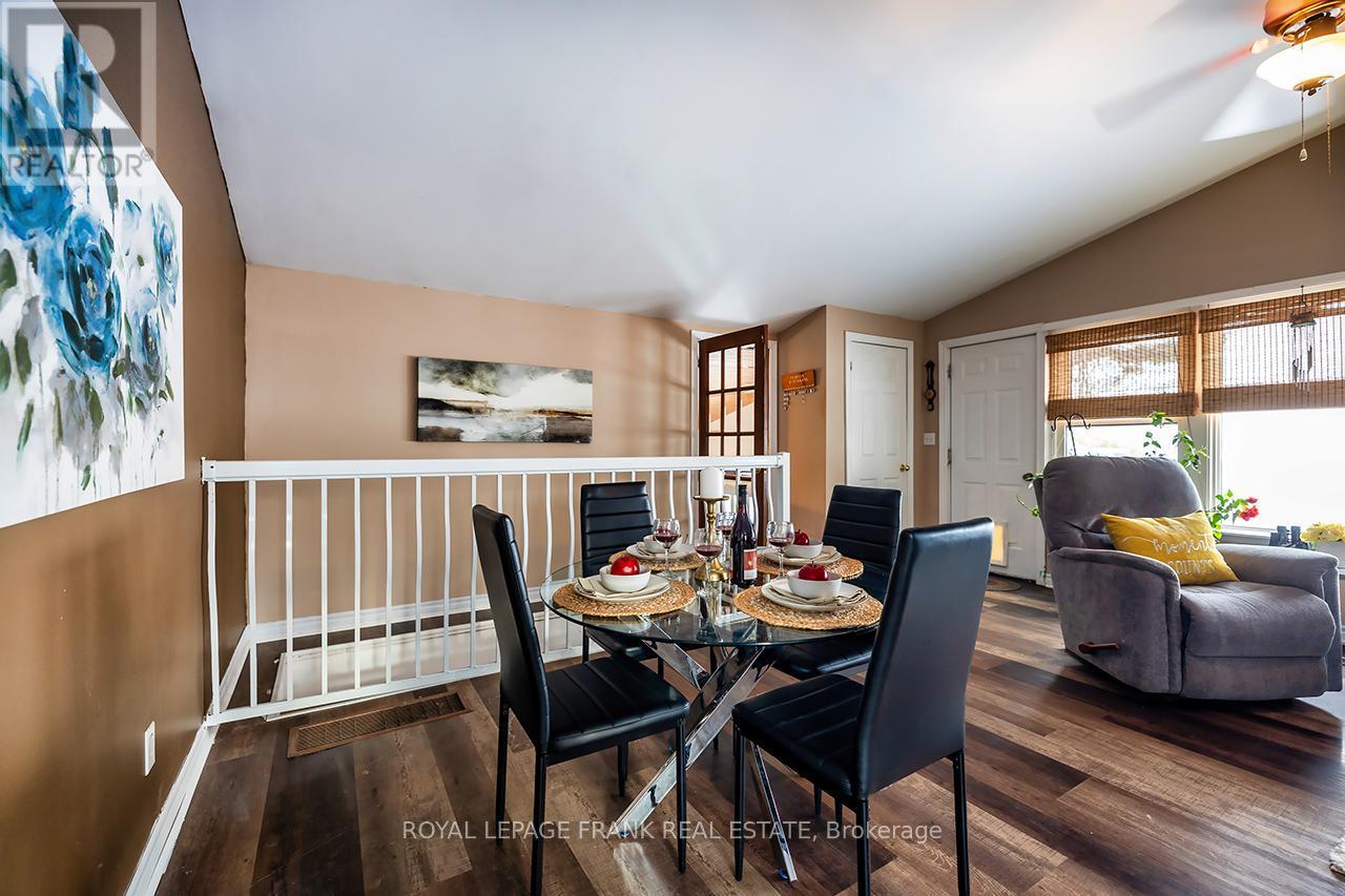 












121 BALL POINT ROAD

,
Kawartha Lakes (Little Britain),




Ontario
K0M2C0


