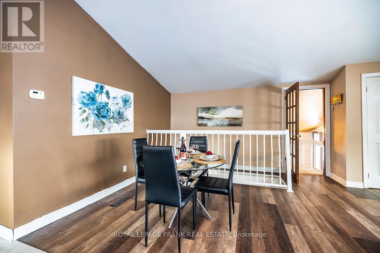 












121 BALL POINT ROAD

,
Kawartha Lakes (Little Britain),




Ontario
K0M2C0

