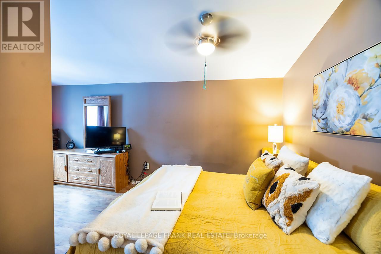 












121 BALL POINT ROAD

,
Kawartha Lakes (Little Britain),




Ontario
K0M2C0

