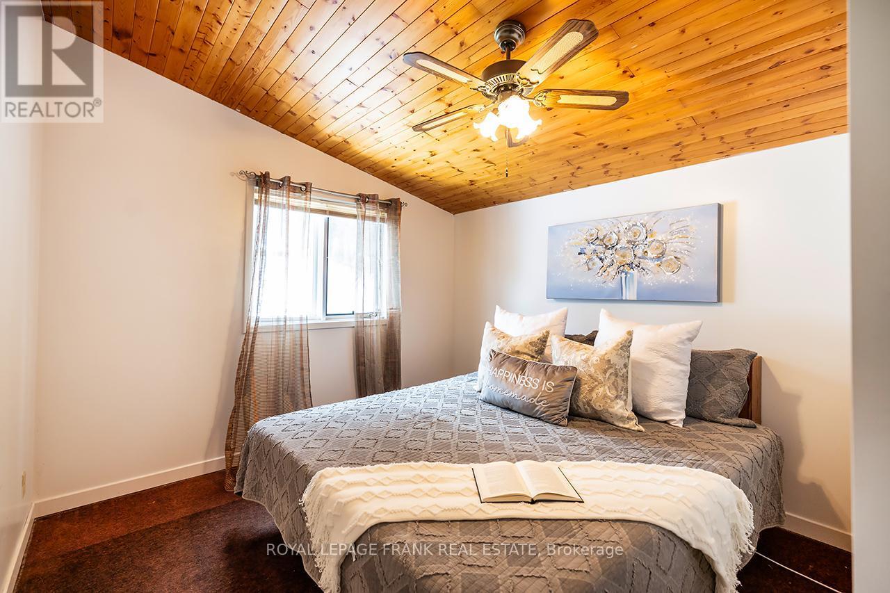 












121 BALL POINT ROAD

,
Kawartha Lakes (Little Britain),




Ontario
K0M2C0

