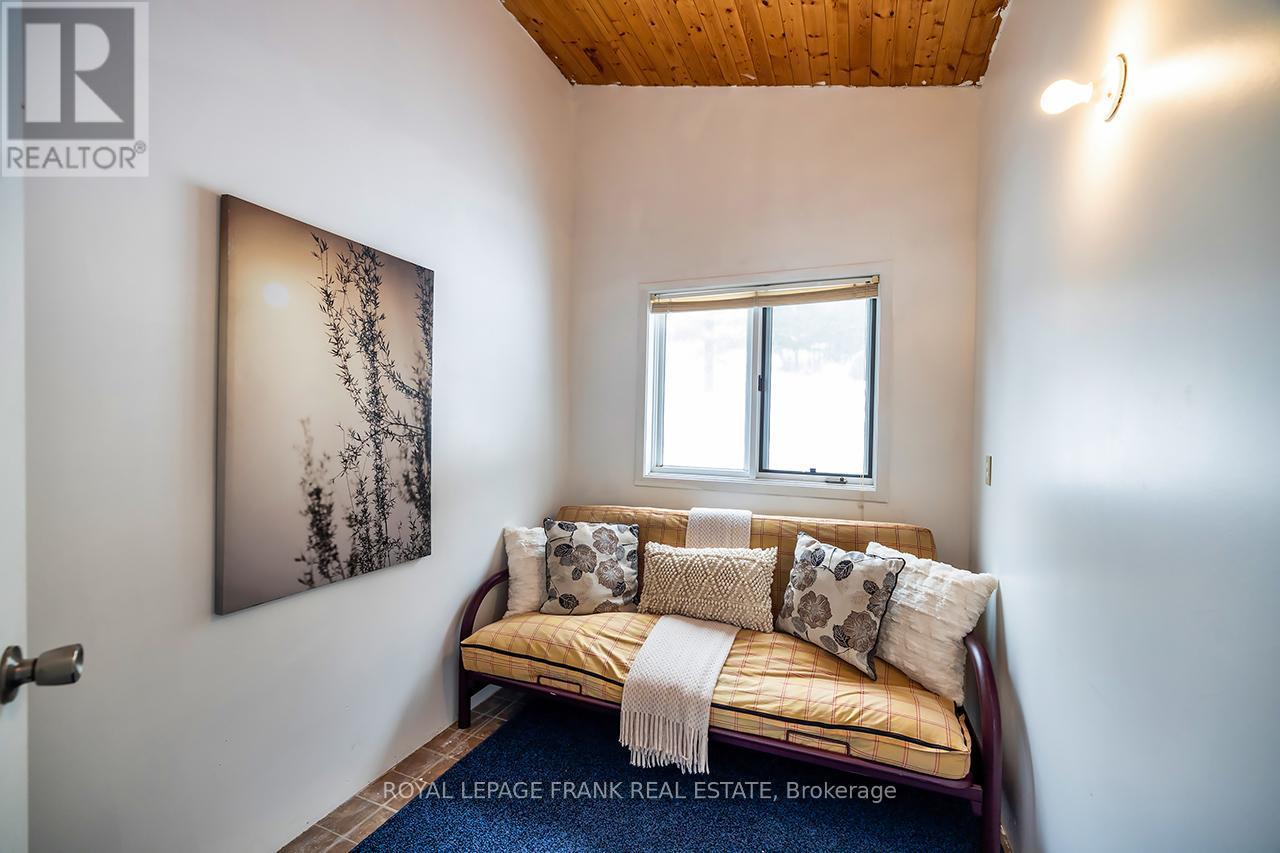 












121 BALL POINT ROAD

,
Kawartha Lakes (Little Britain),




Ontario
K0M2C0

