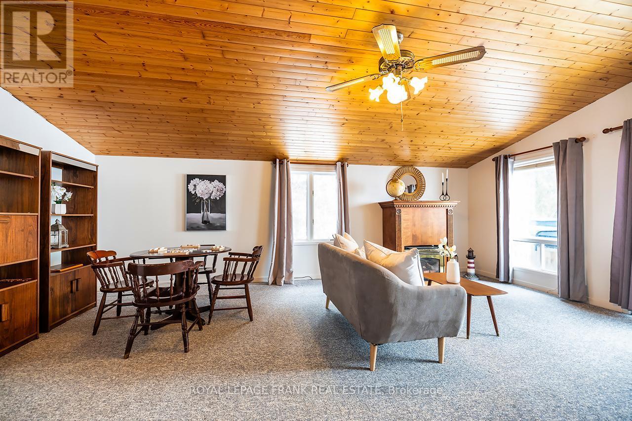 












121 BALL POINT ROAD

,
Kawartha Lakes (Little Britain),




Ontario
K0M2C0

