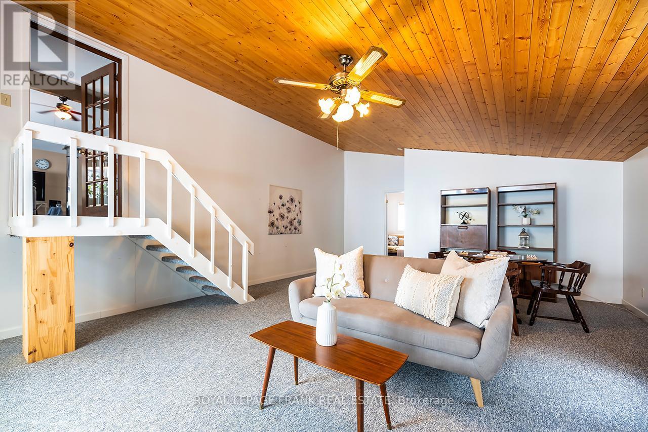 












121 BALL POINT ROAD

,
Kawartha Lakes (Little Britain),




Ontario
K0M2C0

