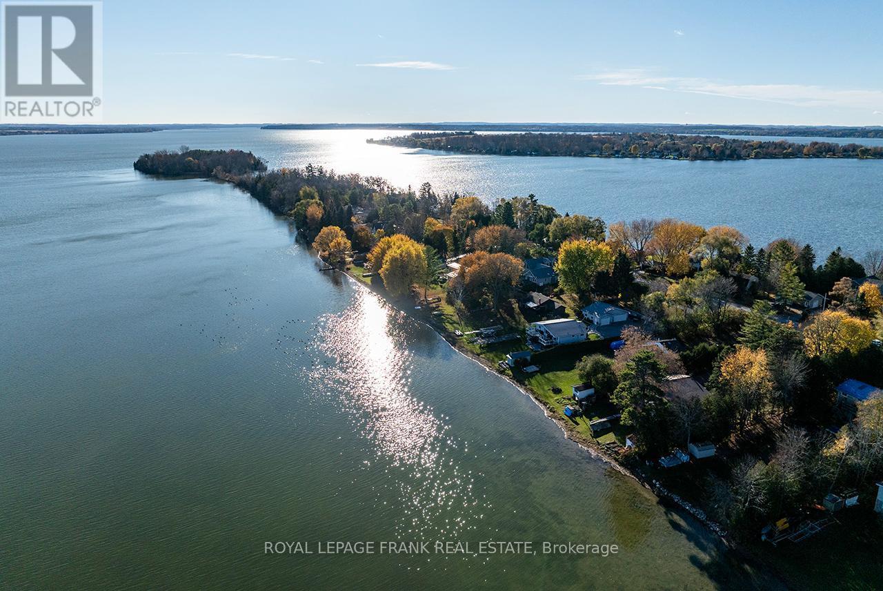 












121 BALL POINT ROAD

,
Kawartha Lakes (Little Britain),




Ontario
K0M2C0

