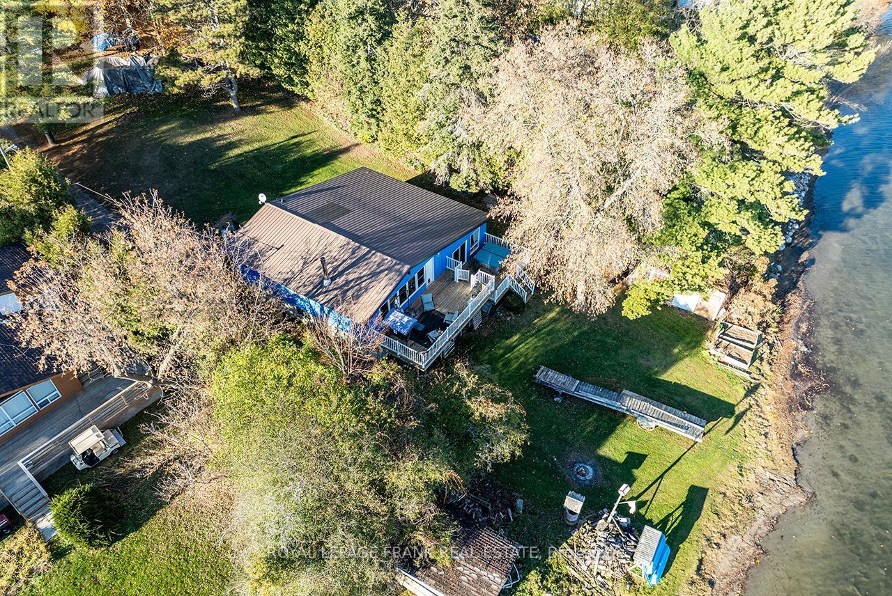 












121 BALL POINT ROAD

,
Kawartha Lakes (Little Britain),




Ontario
K0M2C0

