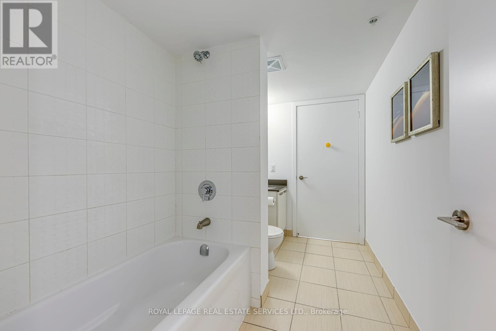 












1136 - 68 ABELL STREET

,
Toronto,




Ontario
M6J0B1


