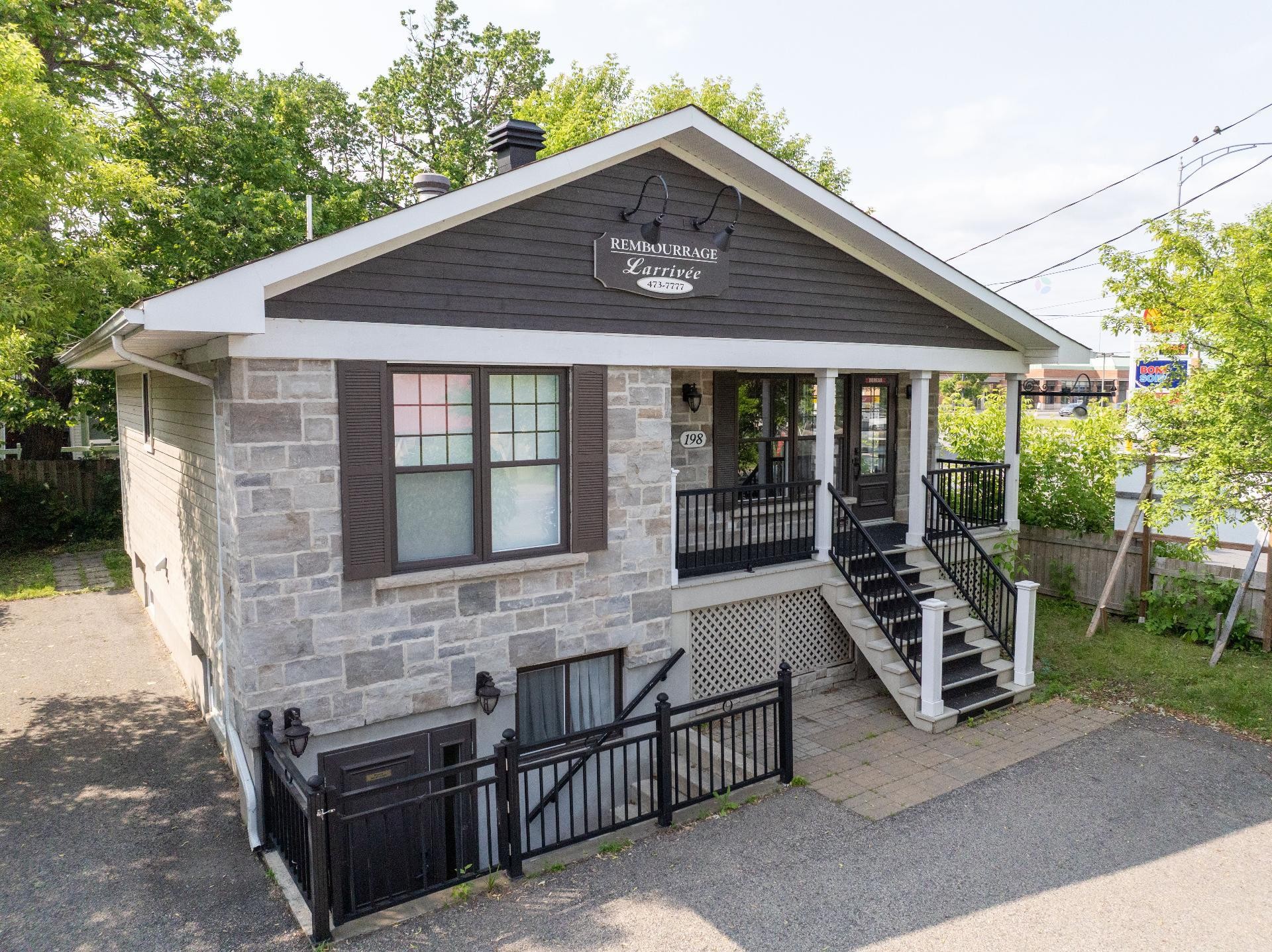 









198


Rue St-Louis

,
Saint-Eustache,




QC
J7R1Y3

