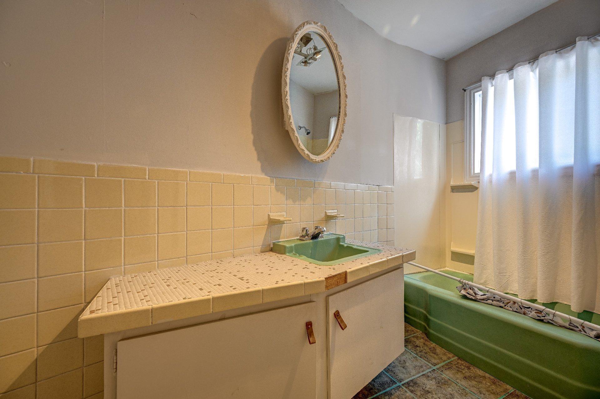 









69


Rue Blainville O.

,
Sainte-Thérèse,




QC
J7E1X5

