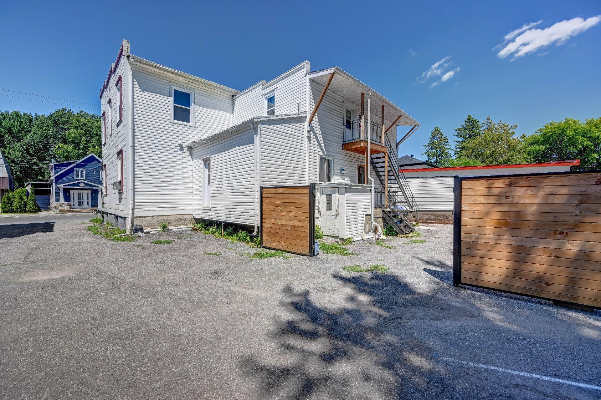 









69


Rue Blainville O.

,
Sainte-Thérèse,




QC
J7E1X5

