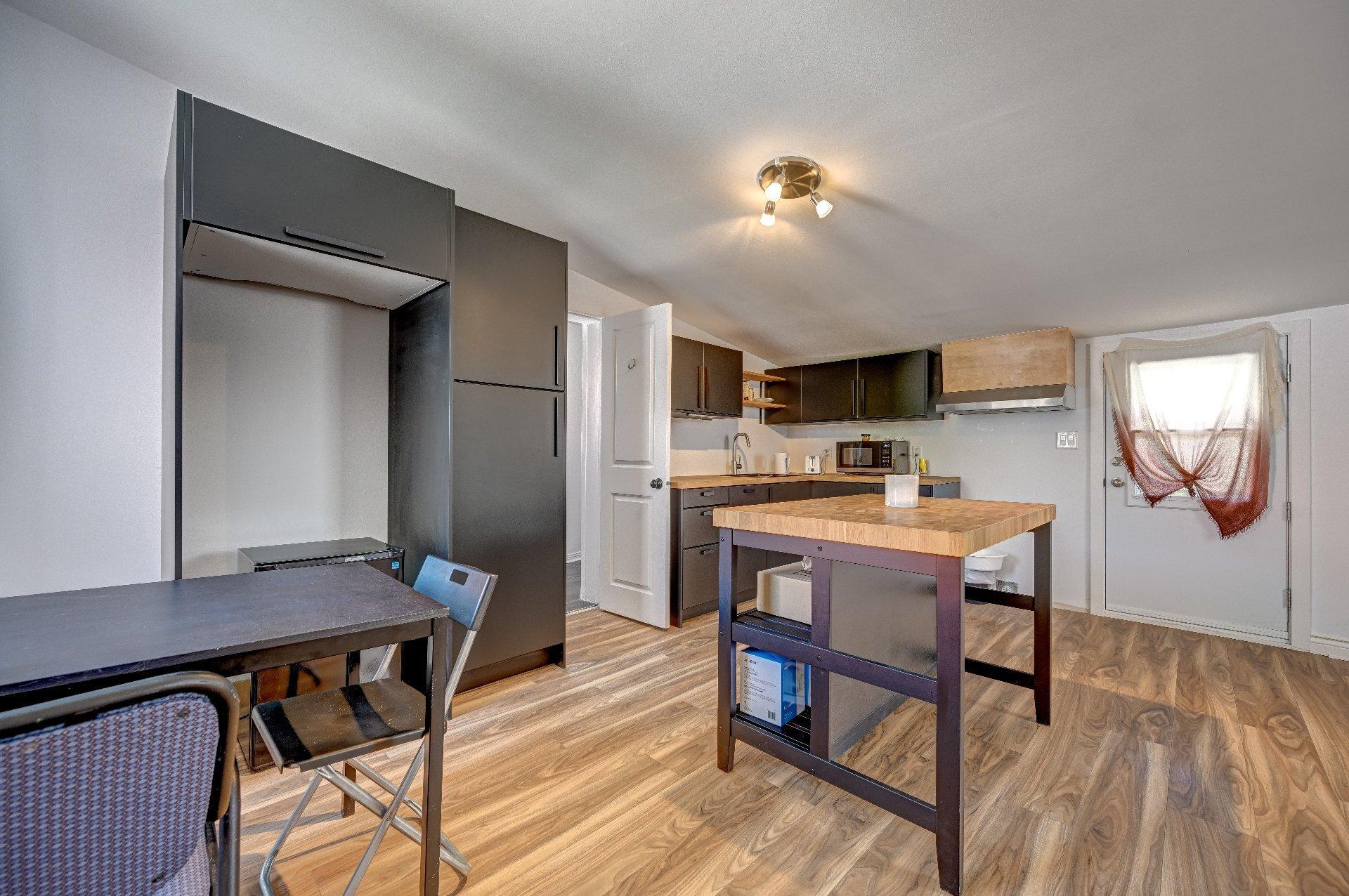 









69


Rue Blainville O.

,
Sainte-Thérèse,




QC
J7E1X5

