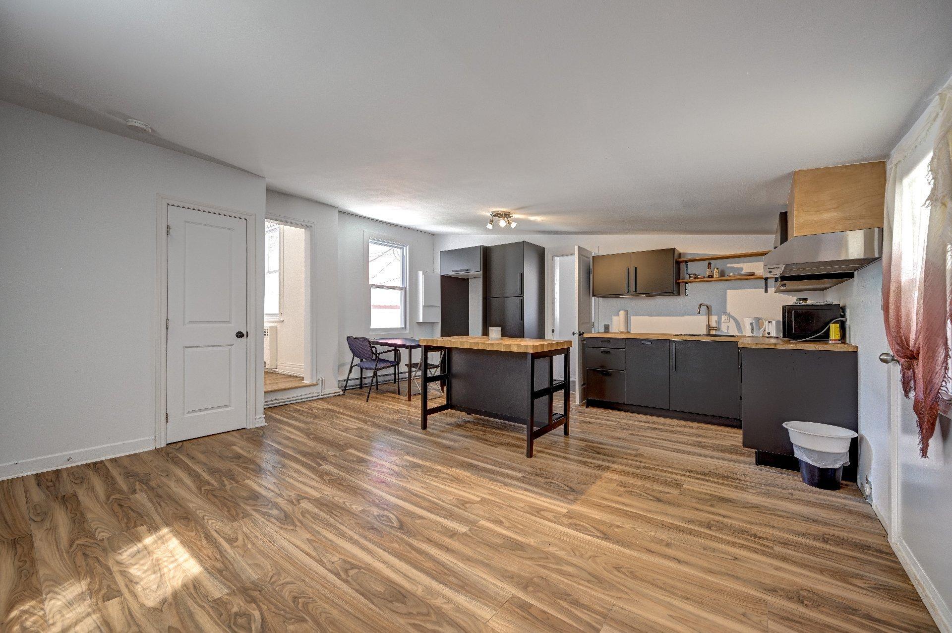 









69


Rue Blainville O.

,
Sainte-Thérèse,




QC
J7E1X5

