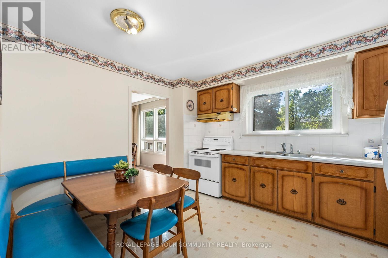 












37 BOARHILL DRIVE

,
Toronto,




Ontario
M1S2L9

