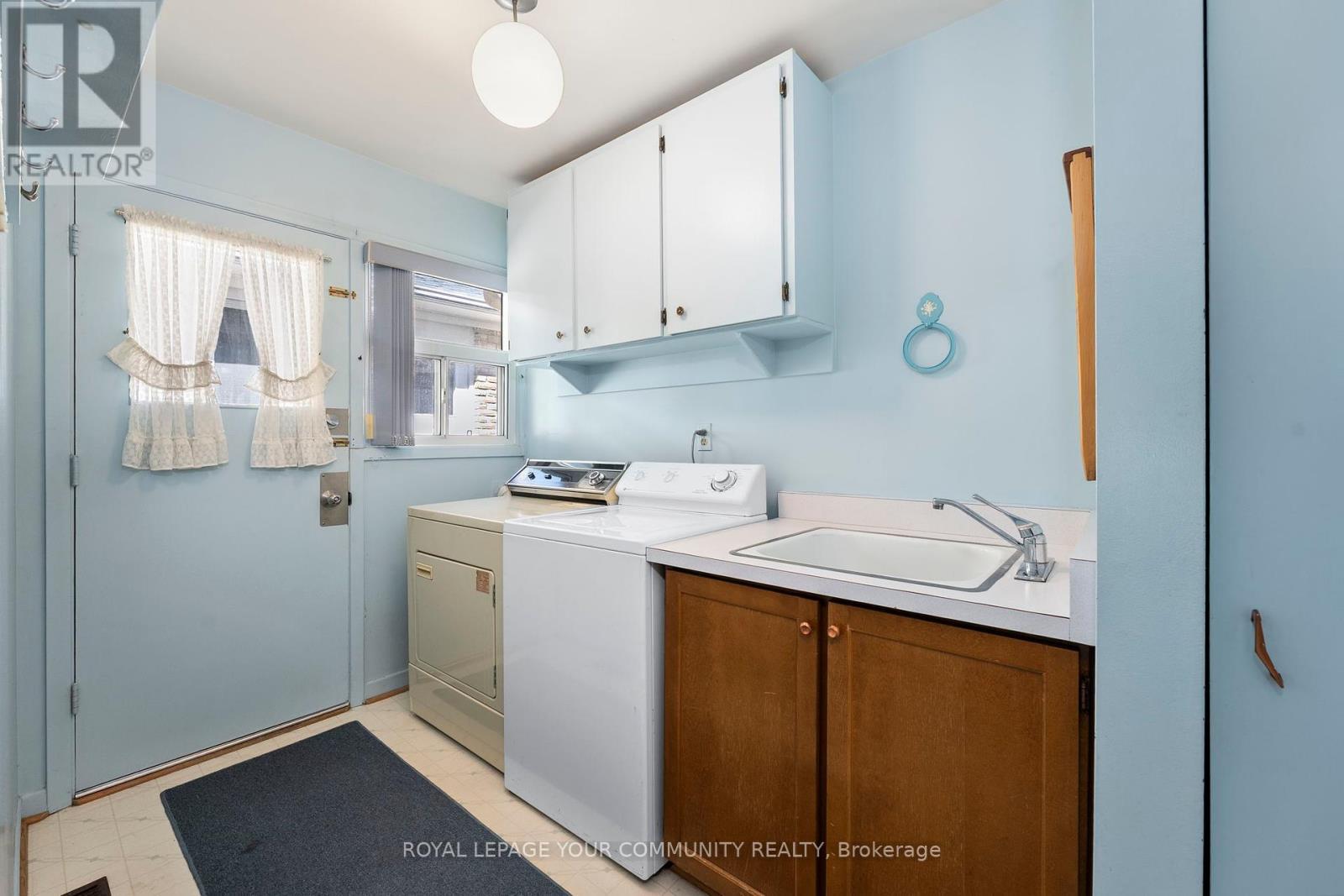 












37 BOARHILL DRIVE

,
Toronto,




Ontario
M1S2L9

