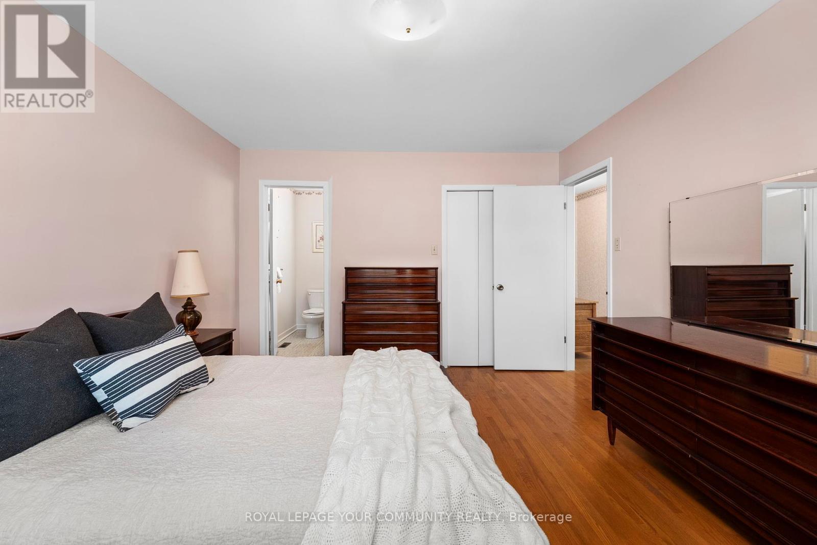 












37 BOARHILL DRIVE

,
Toronto,




Ontario
M1S2L9

