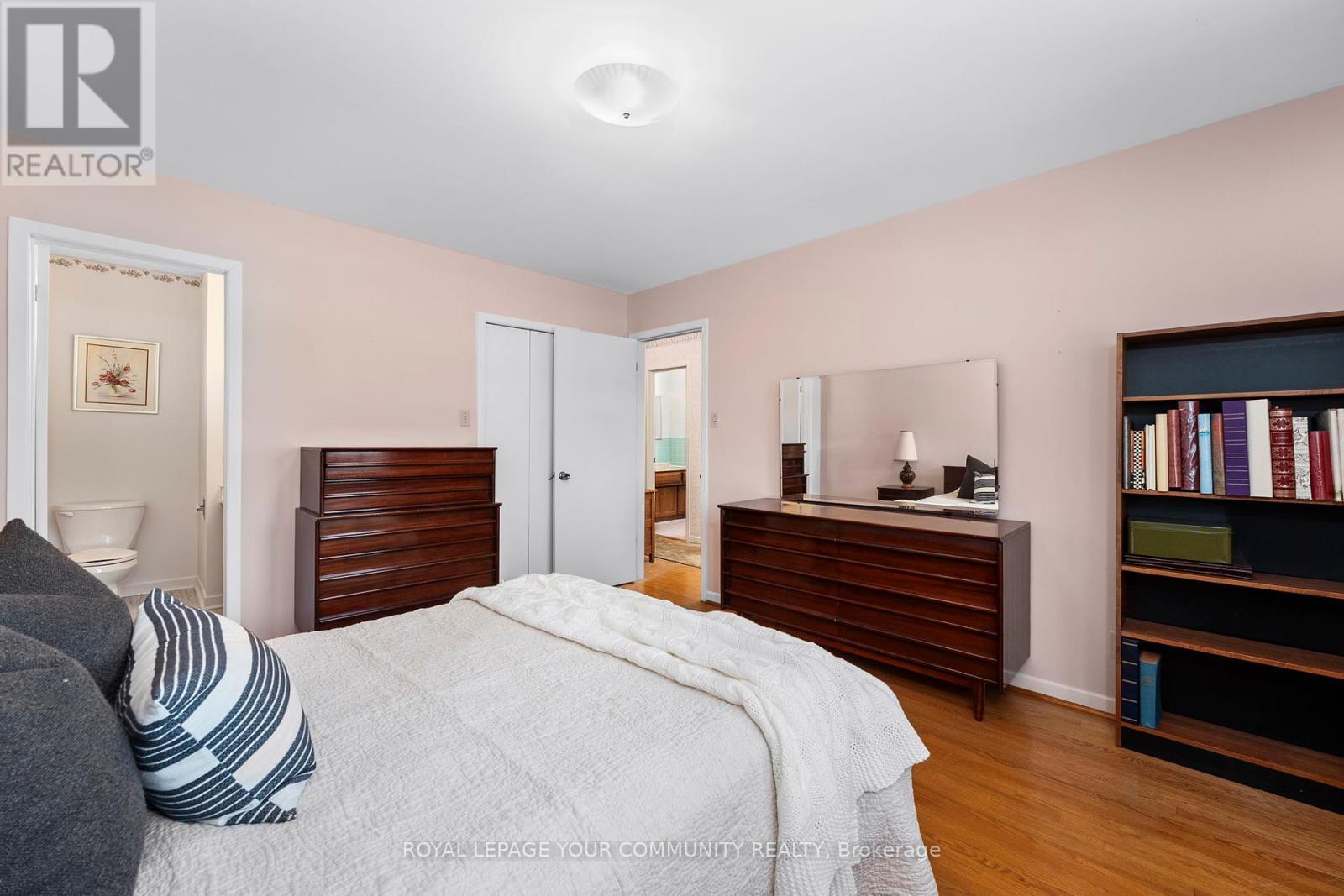 












37 BOARHILL DRIVE

,
Toronto,




Ontario
M1S2L9

