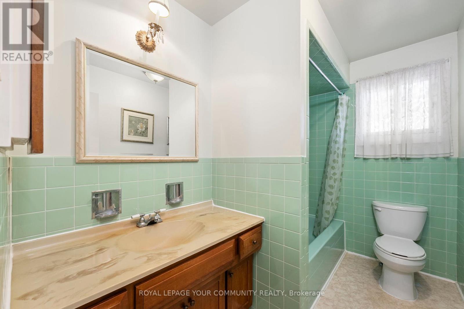 












37 BOARHILL DRIVE

,
Toronto,




Ontario
M1S2L9

