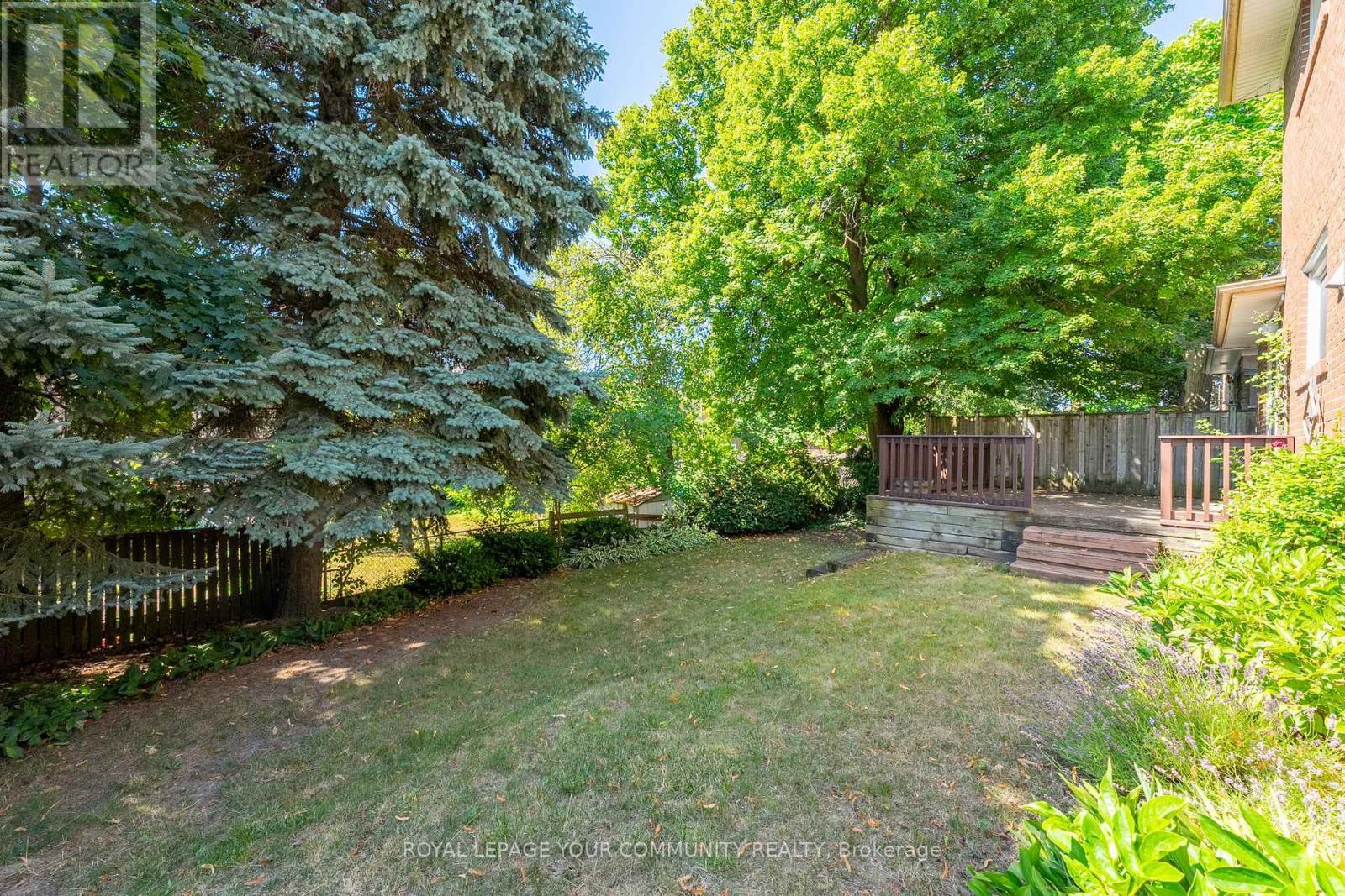 












37 BOARHILL DRIVE

,
Toronto,




Ontario
M1S2L9

